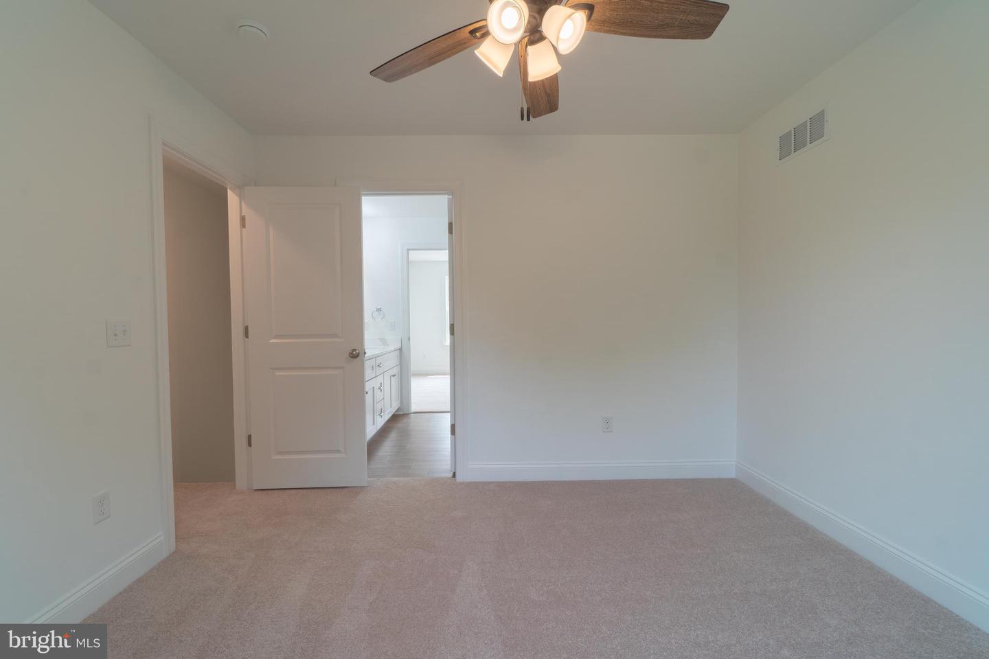 21 Neurys Ln Property Photo 34