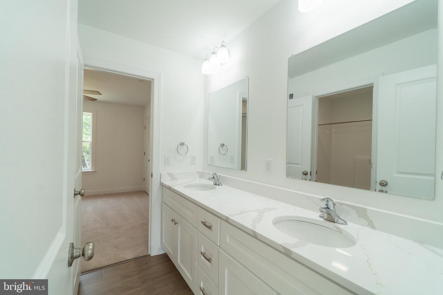 21 Neurys Ln Property Photo 37
