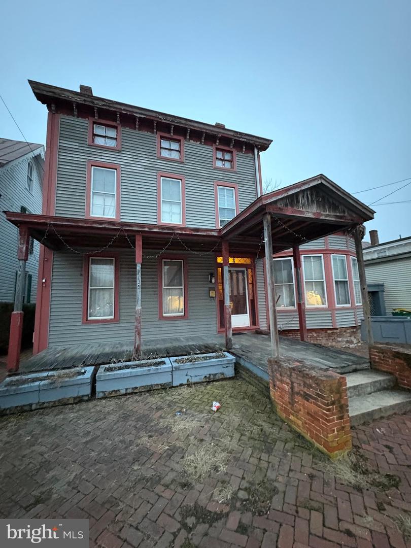 109 N BROAD ST Property Photo 1
