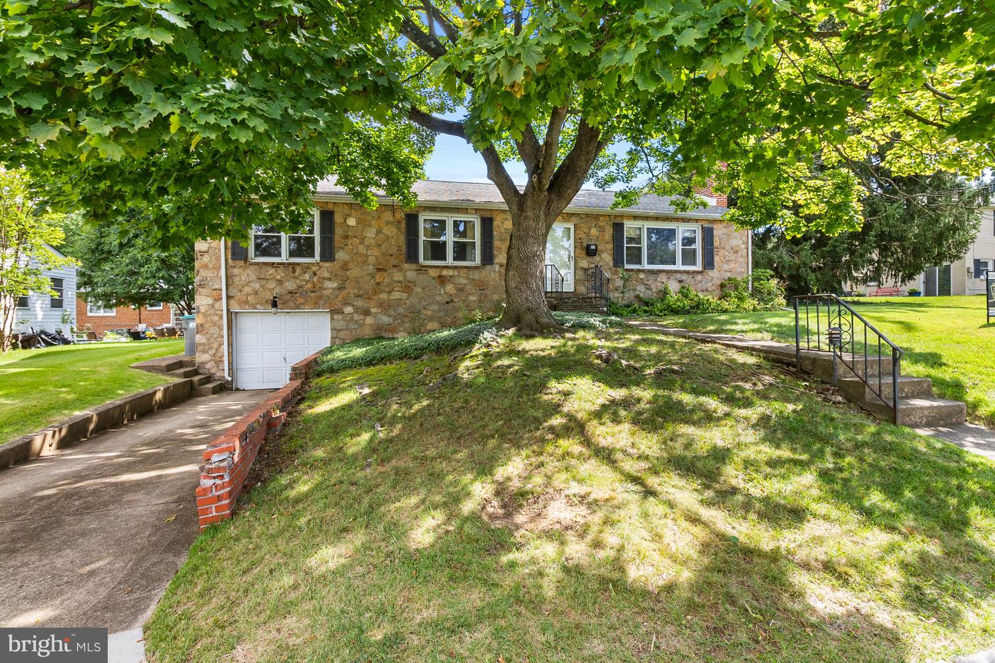 405 S Lynn Dr Property Photo 1