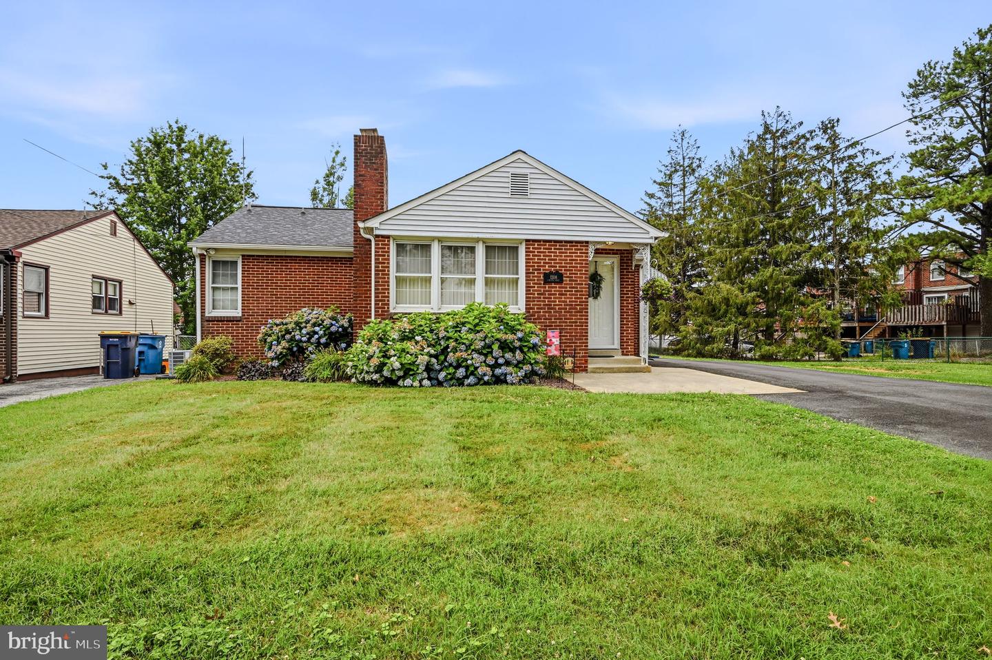 1208 Carolyn Dr Property Photo 1