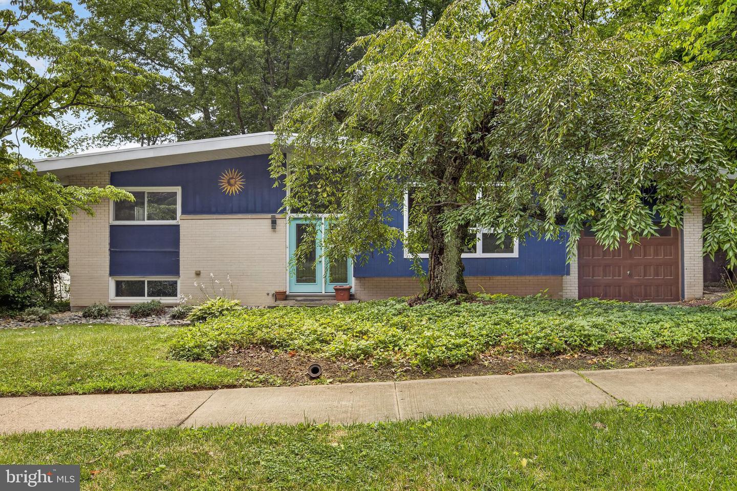 1402 Drake Rd Property Photo 1