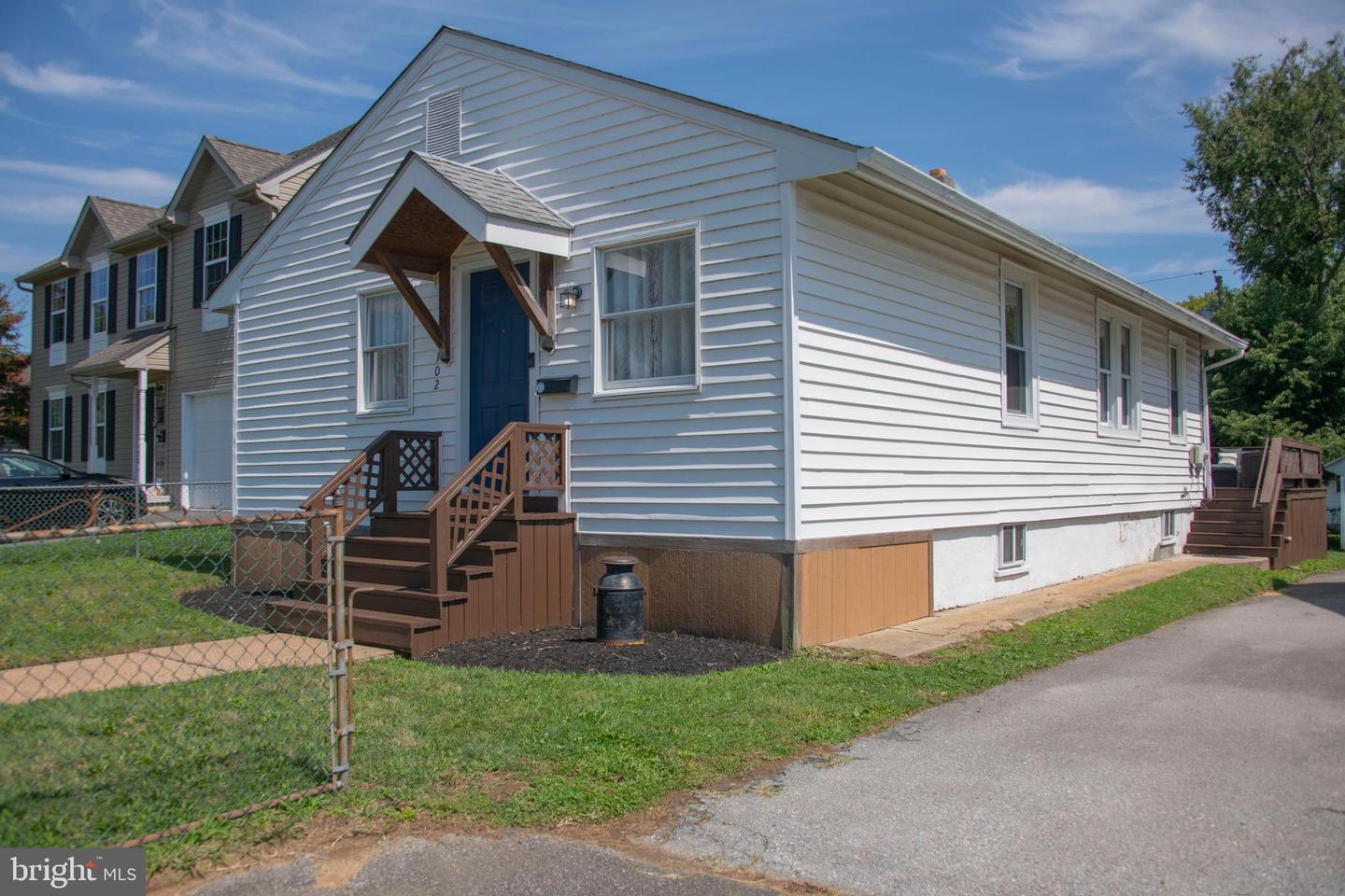 102 LINCOLN AVENUE Property Photo 1