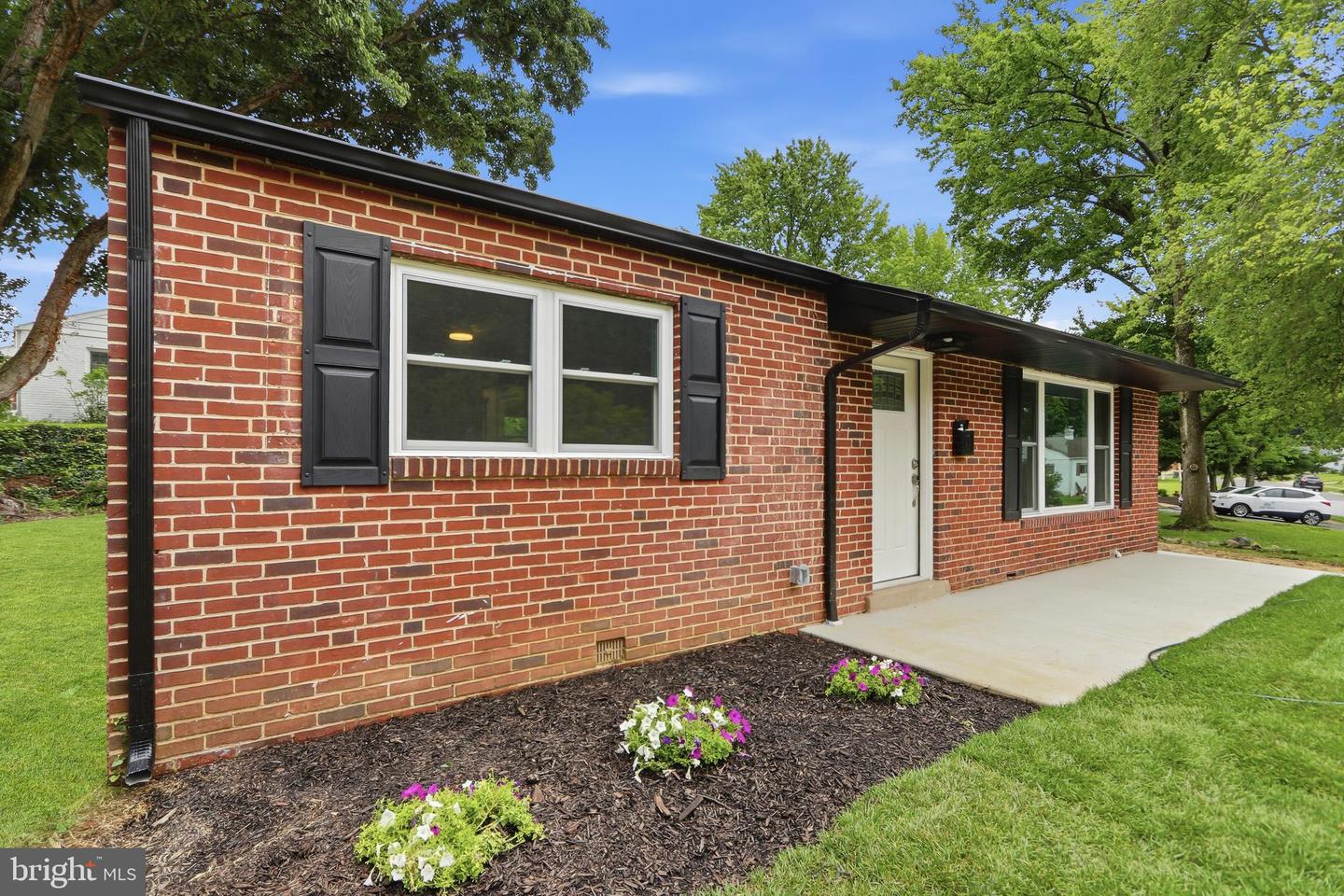 27 Homewood Rd Property Photo 1