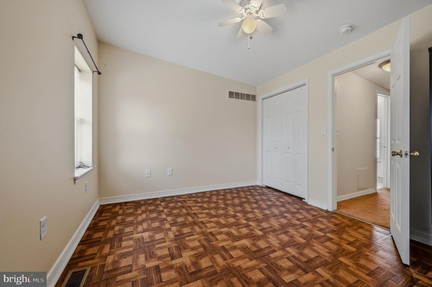 211 E 13th St Property Photo 16
