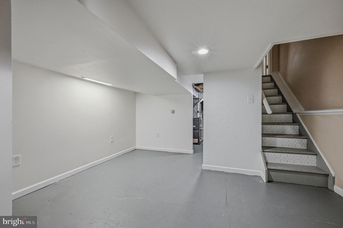 211 E 13th St Property Photo 19