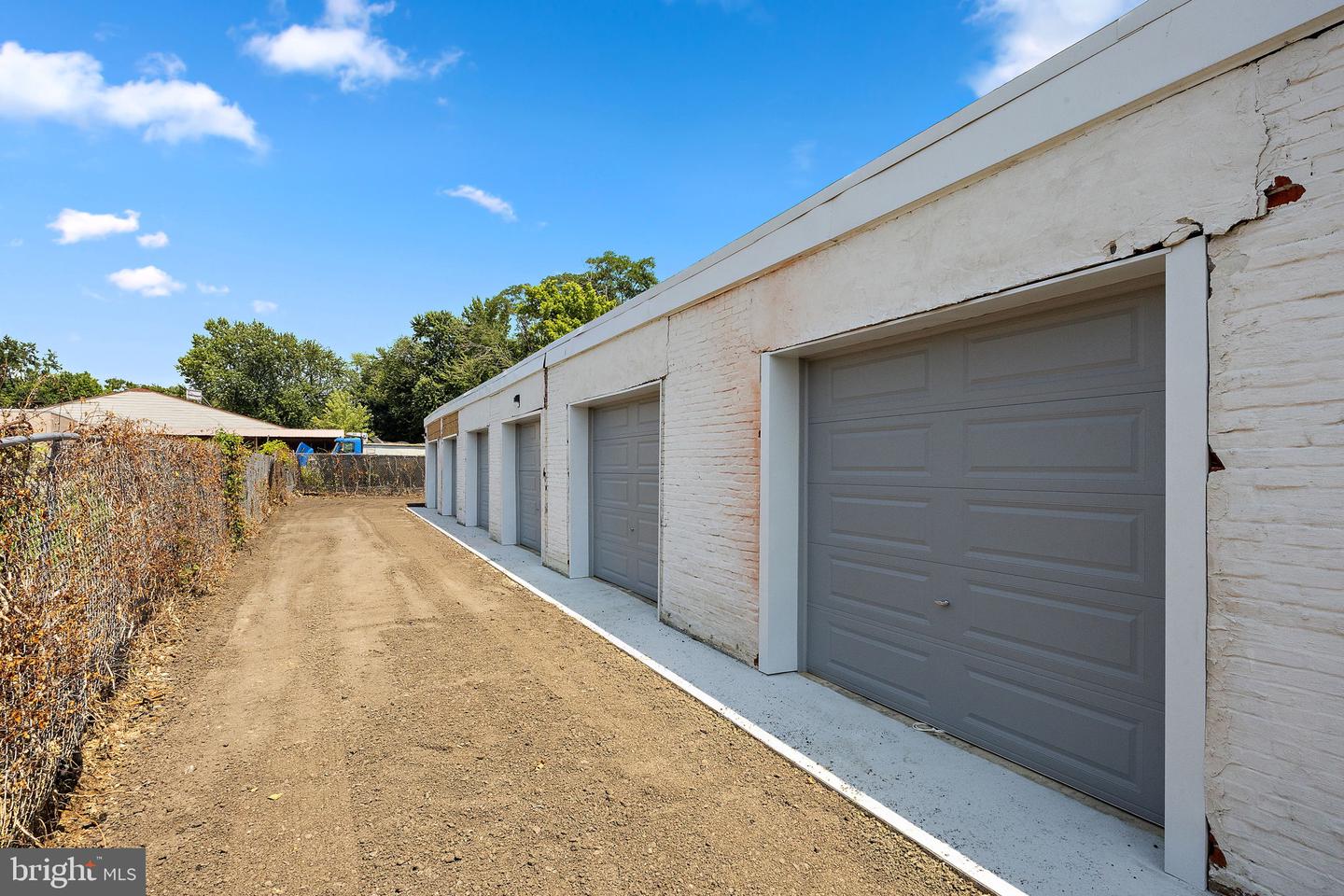 1 Oak St Property Photo 1
