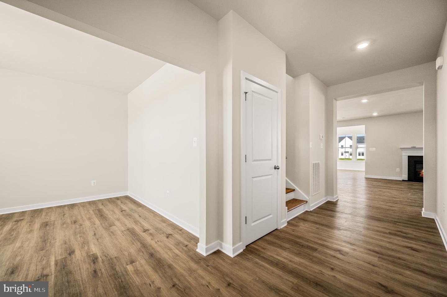 340 Appleford Cir Property Photo 3