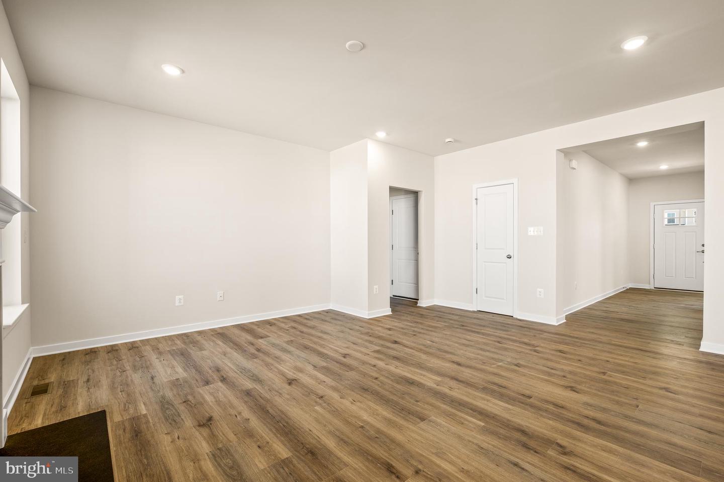 127 Hammersmith Way Property Photo 11