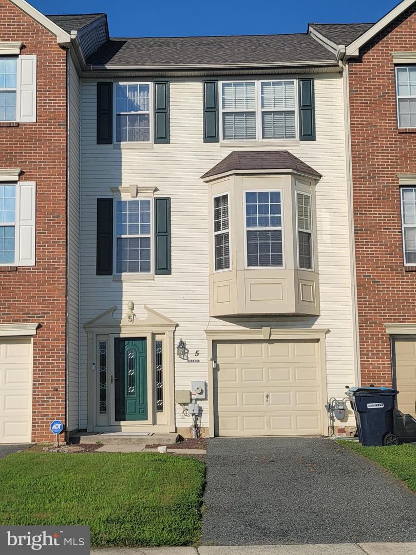 5 Carrick Ln Property Photo 2