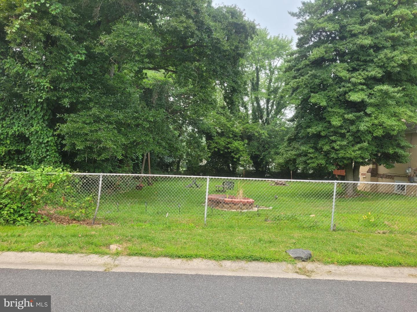 305 Maple Property Photo 2