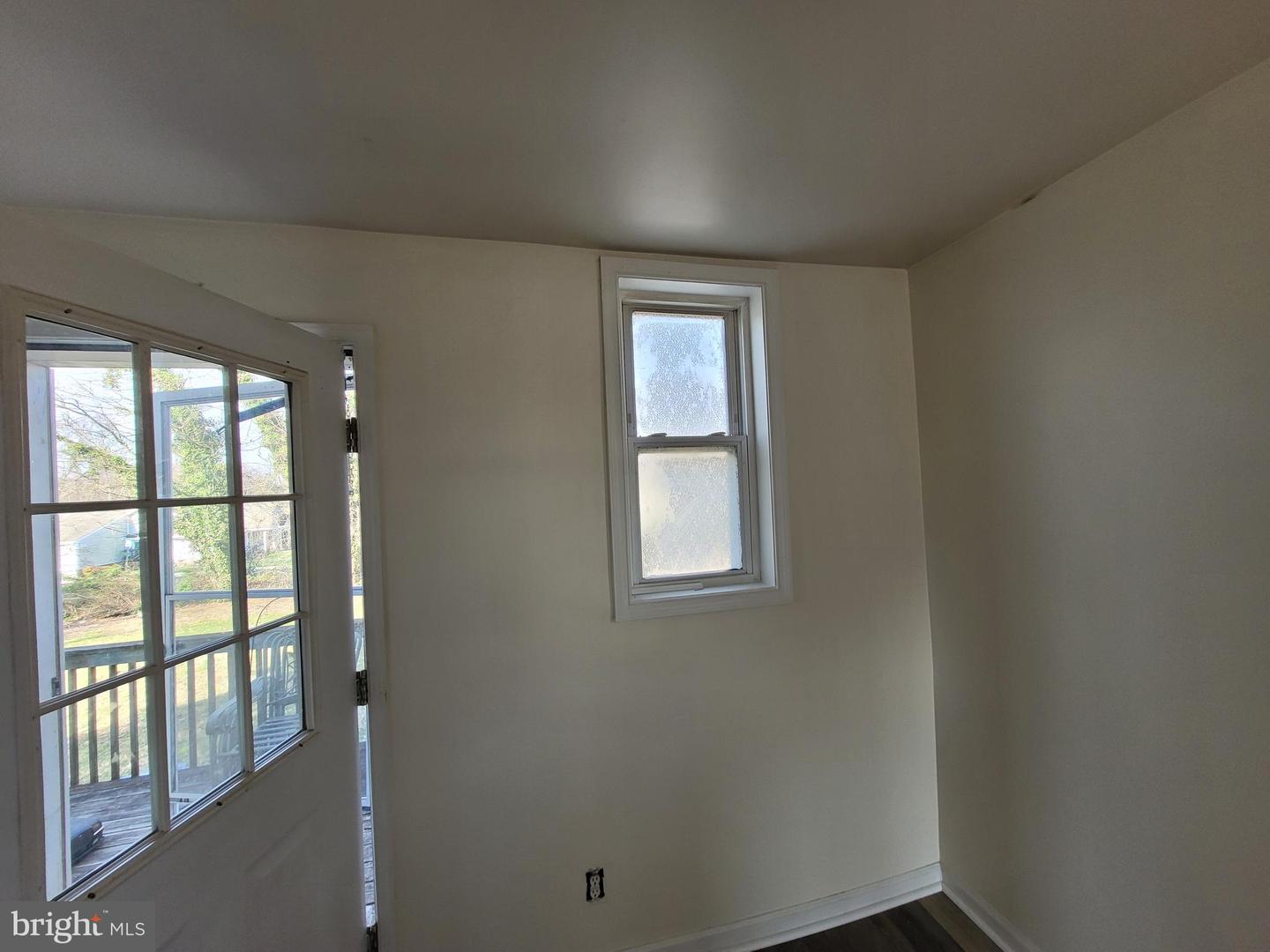 305 Maple Property Photo 4