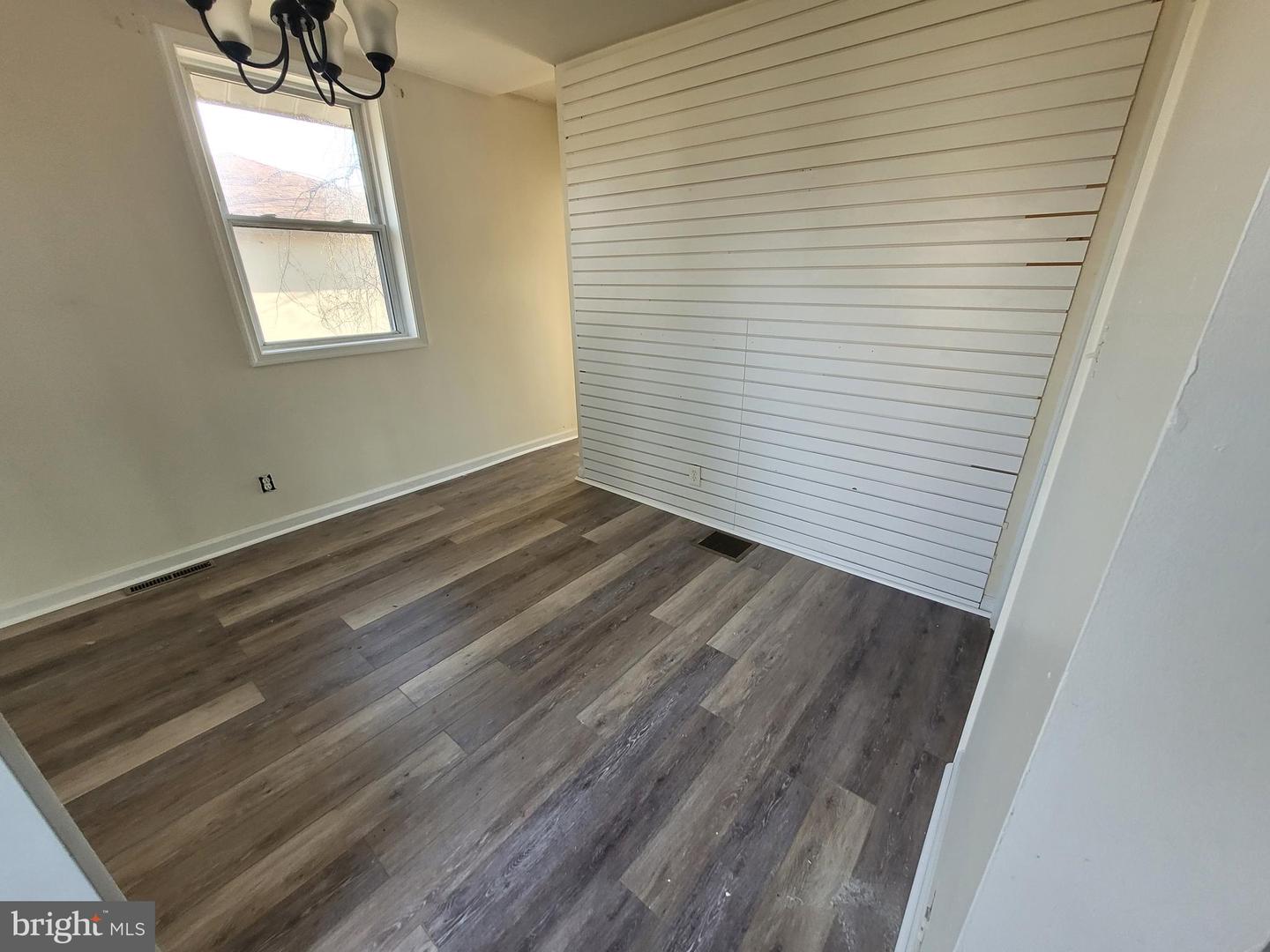 305 Maple Property Photo 8
