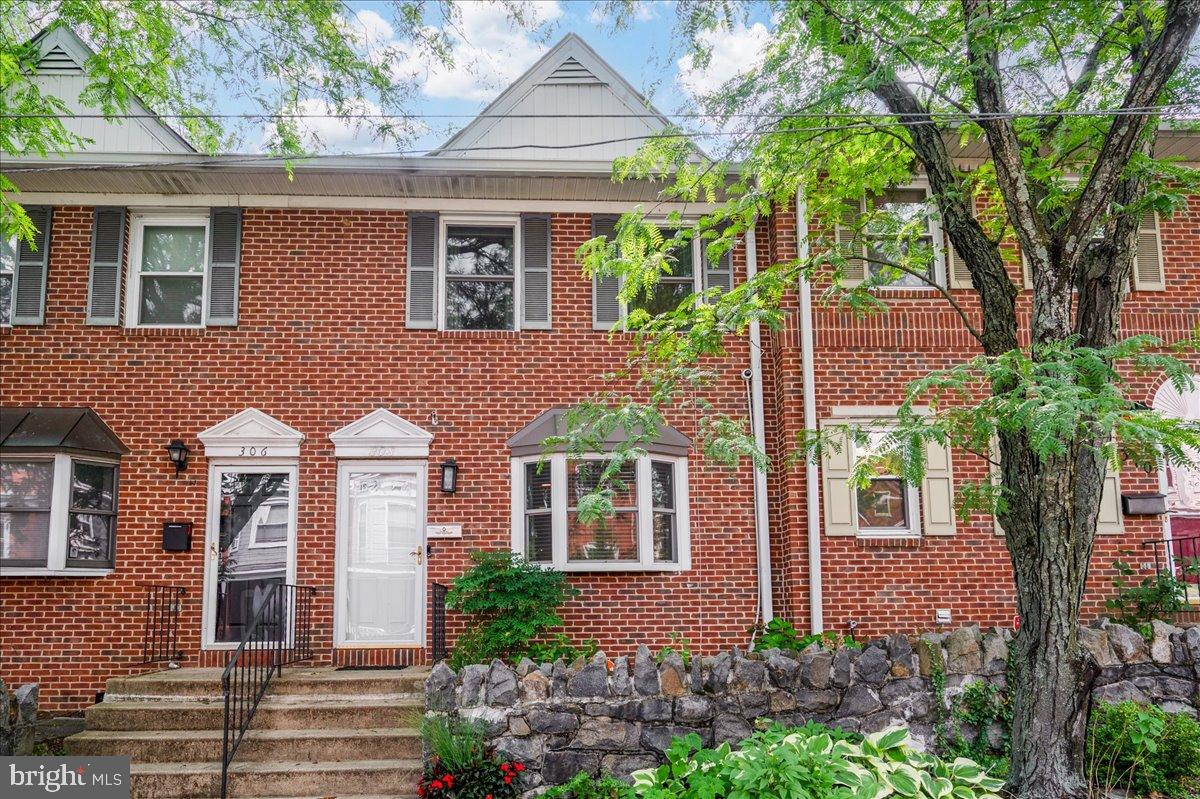 308 W 19TH ST