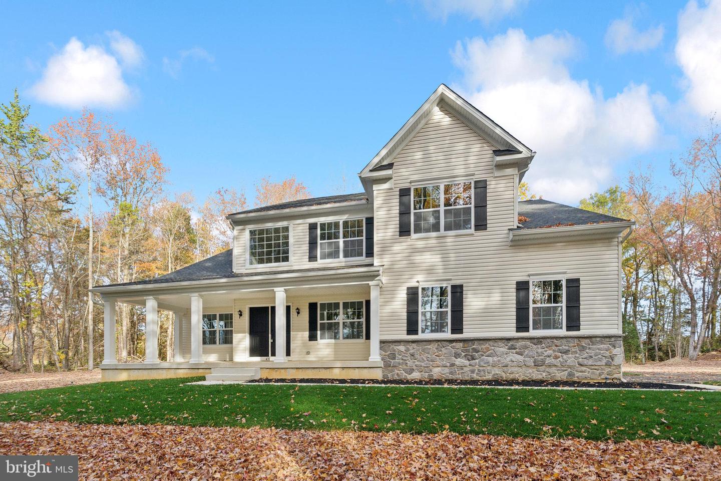 5-1/2a Larchmont Ct Property Photo 2