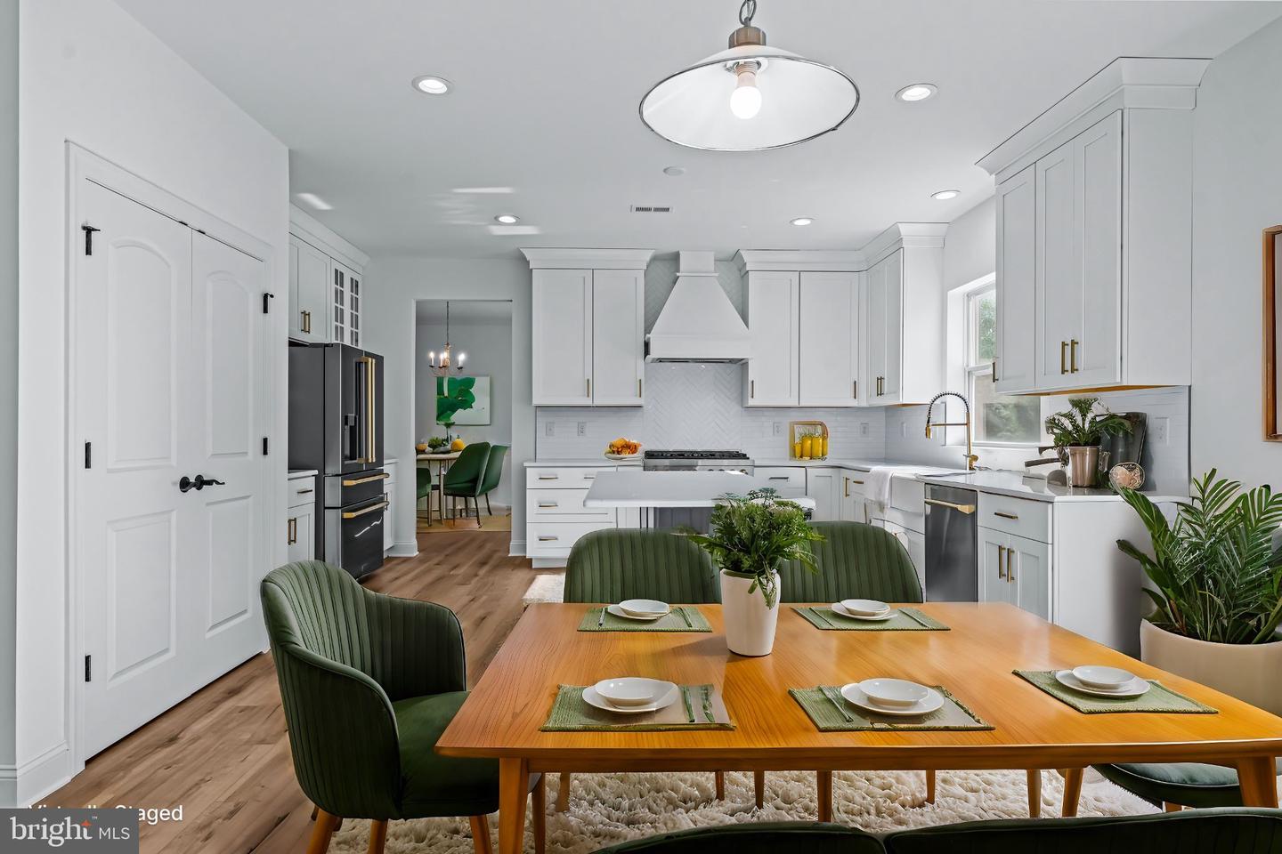 5-1/2a Larchmont Ct Property Photo 6