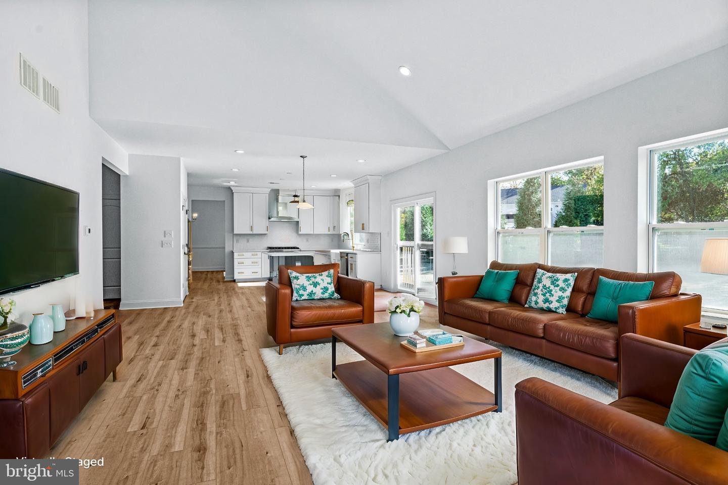5-1/2a Larchmont Ct Property Photo 7