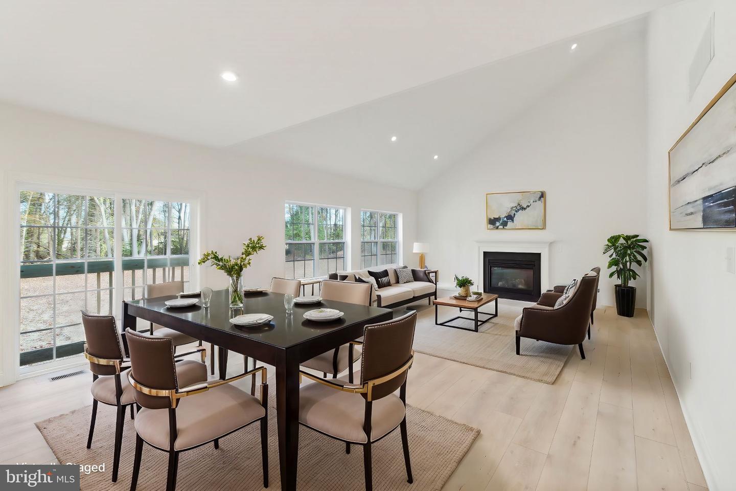 5-1/2a Larchmont Ct Property Photo 9