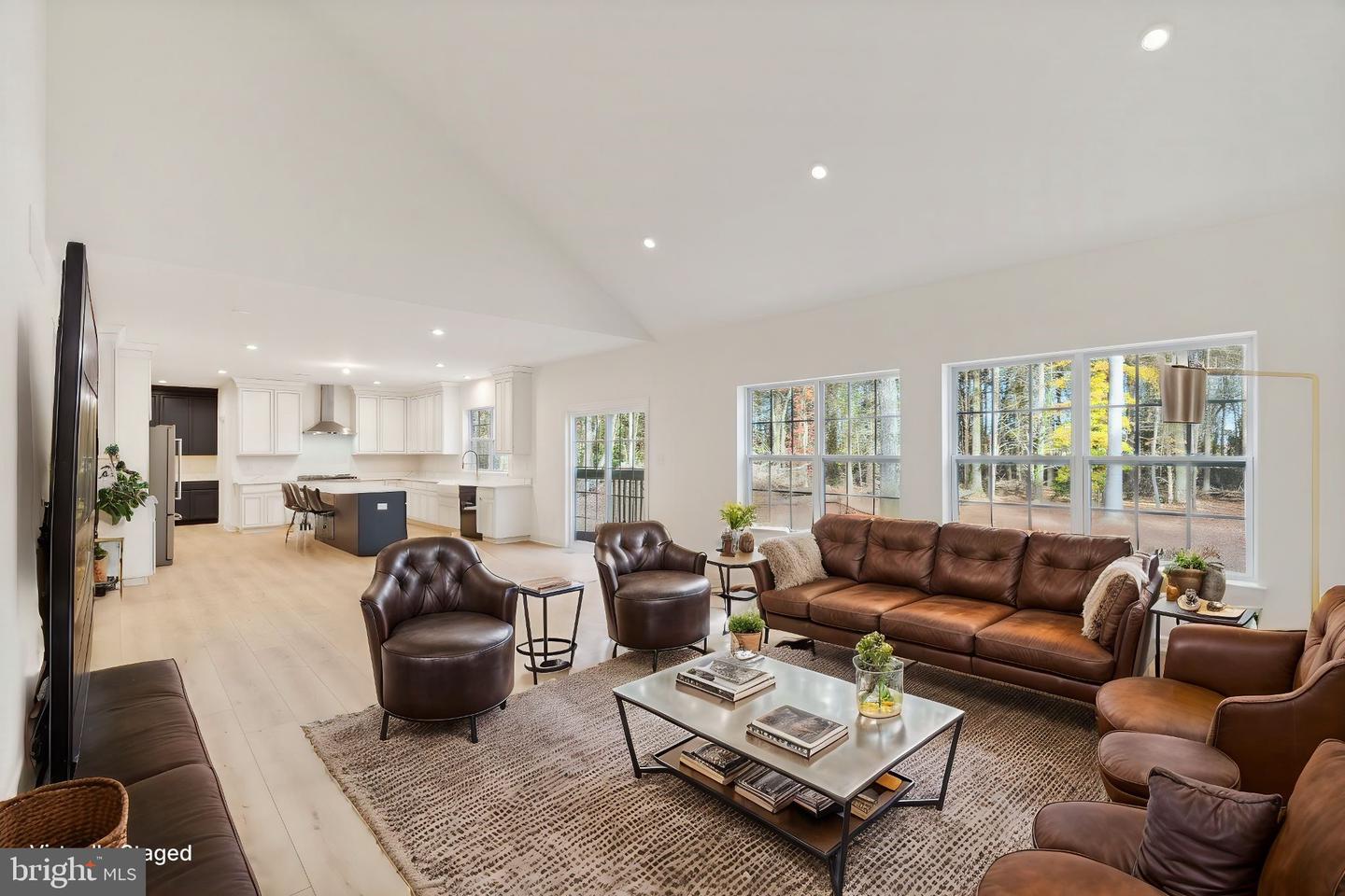 5-1/2a Larchmont Ct Property Photo 10
