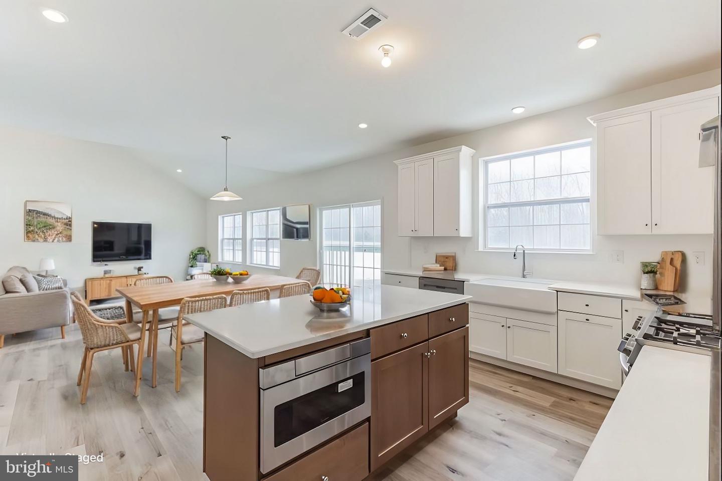 5-1/2a Larchmont Ct Property Photo 17
