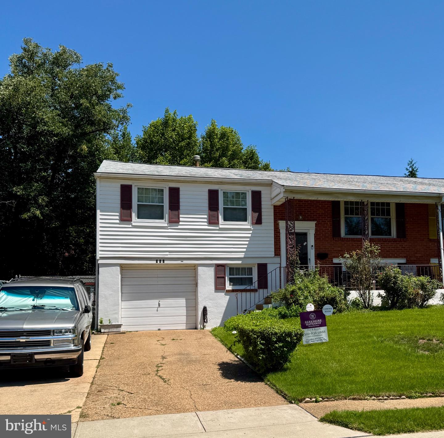 711 Appletree Ct Property Photo 2