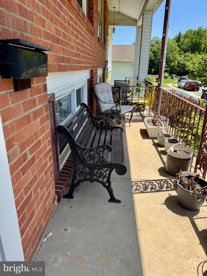 711 Appletree Ct Property Photo 3