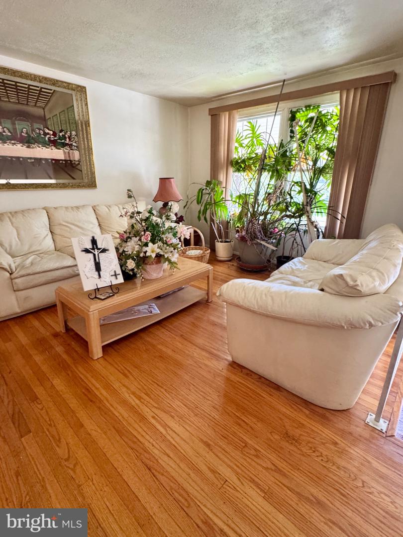 711 Appletree Ct Property Photo 4