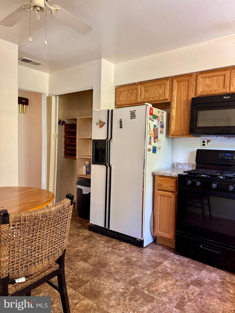 711 Appletree Ct Property Photo 6