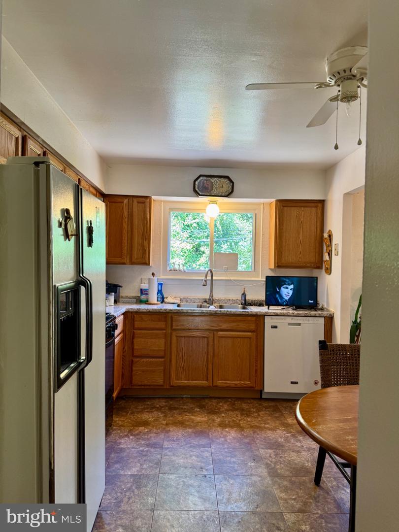 711 Appletree Ct Property Photo 7