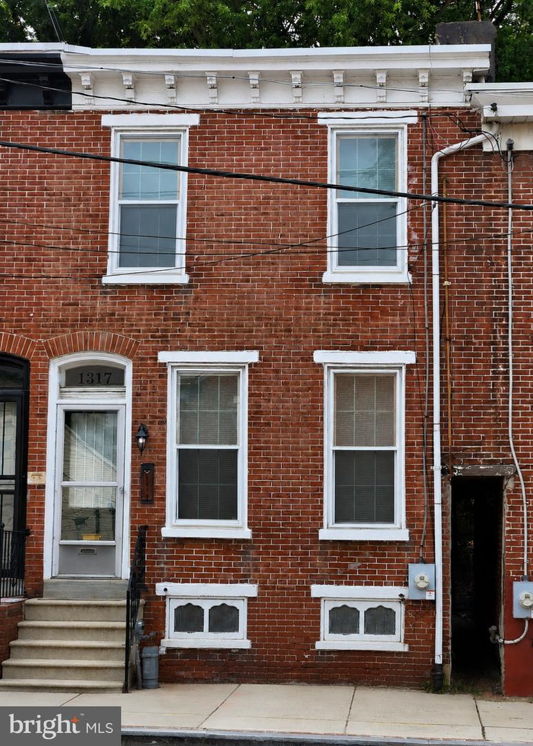 1317 N WALNUT ST Property Photo 1