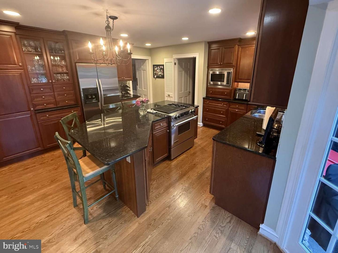 612 Whitby Dr Property Photo 8