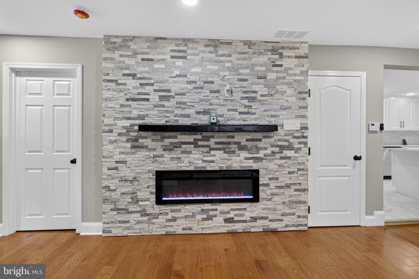 109 E 40th St Property Photo 12