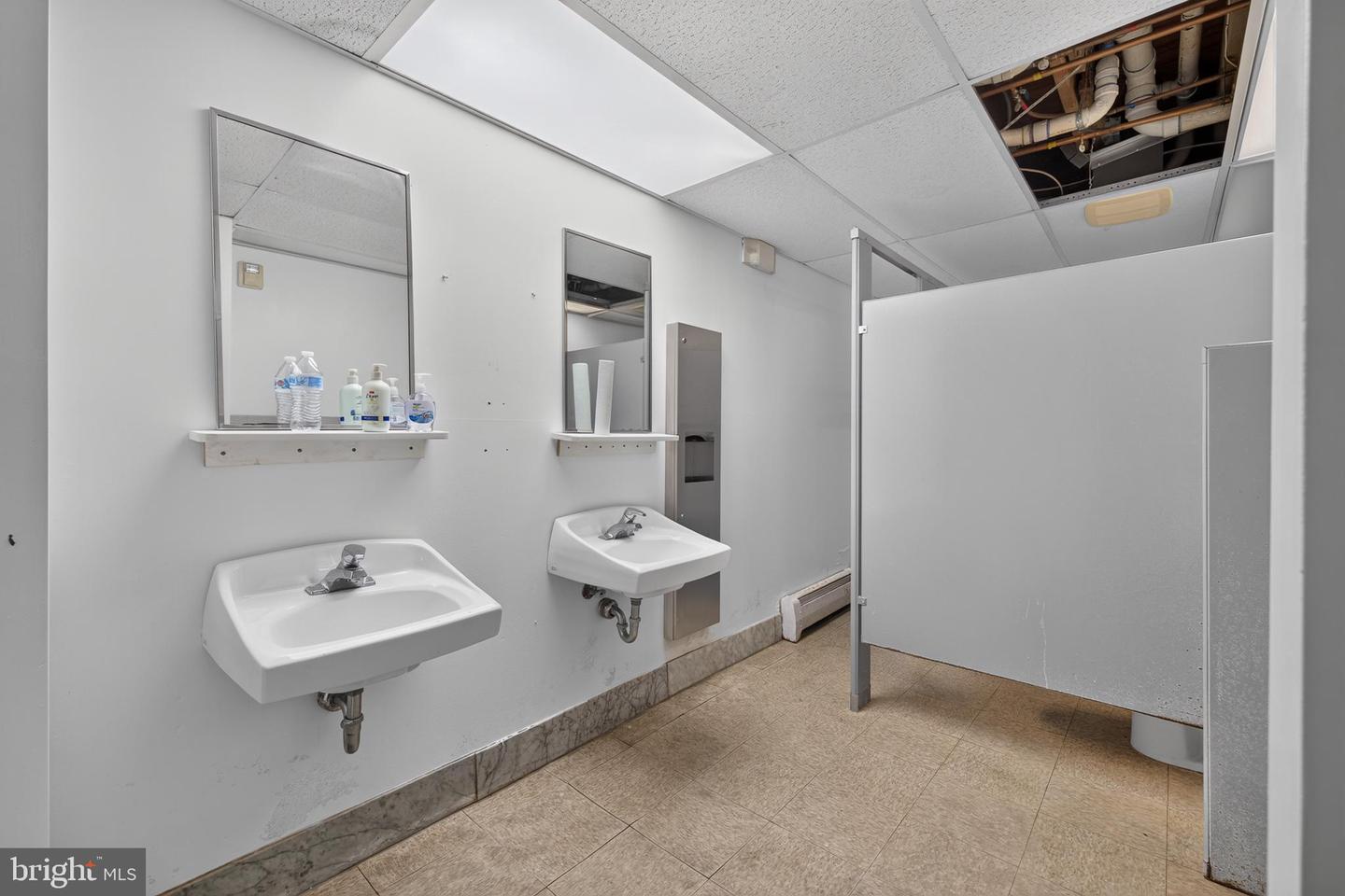 1016 Thames St Property Photo 30