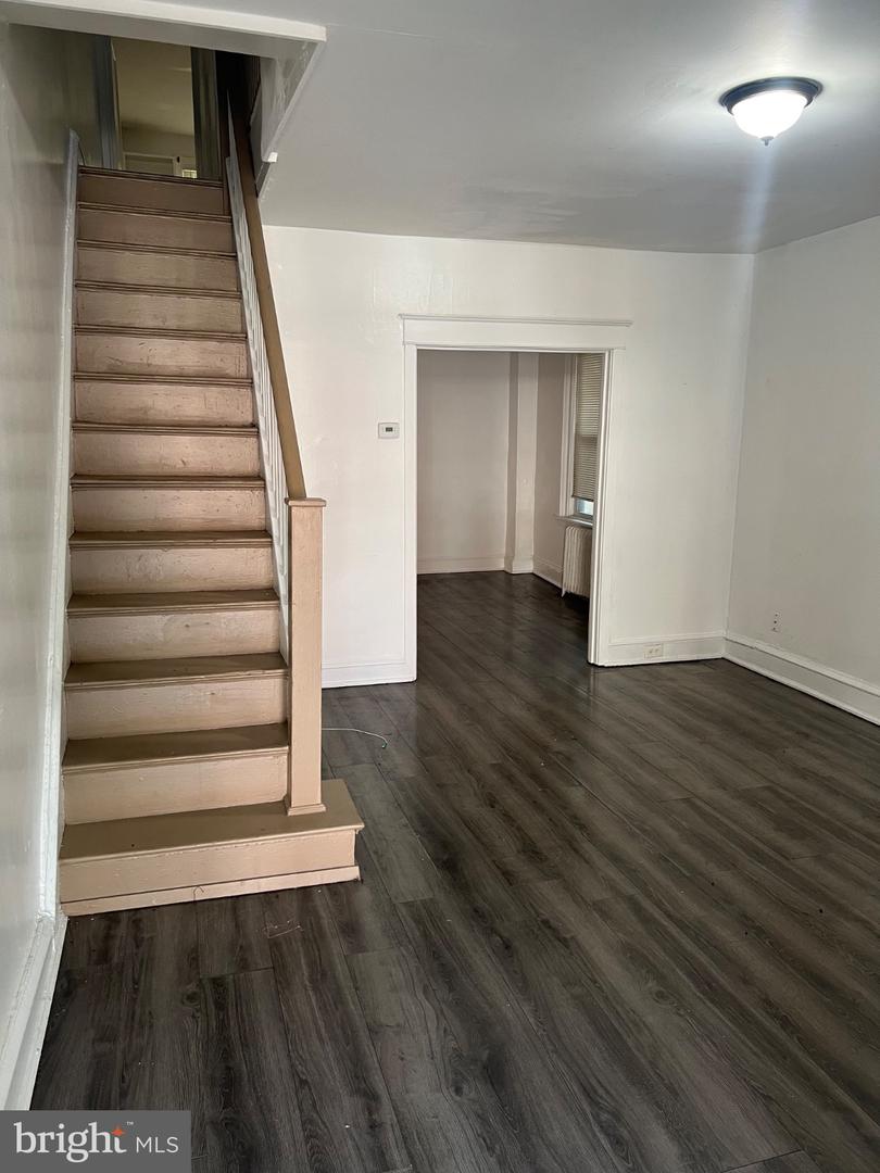 2407 Lamotte St Property Photo 2