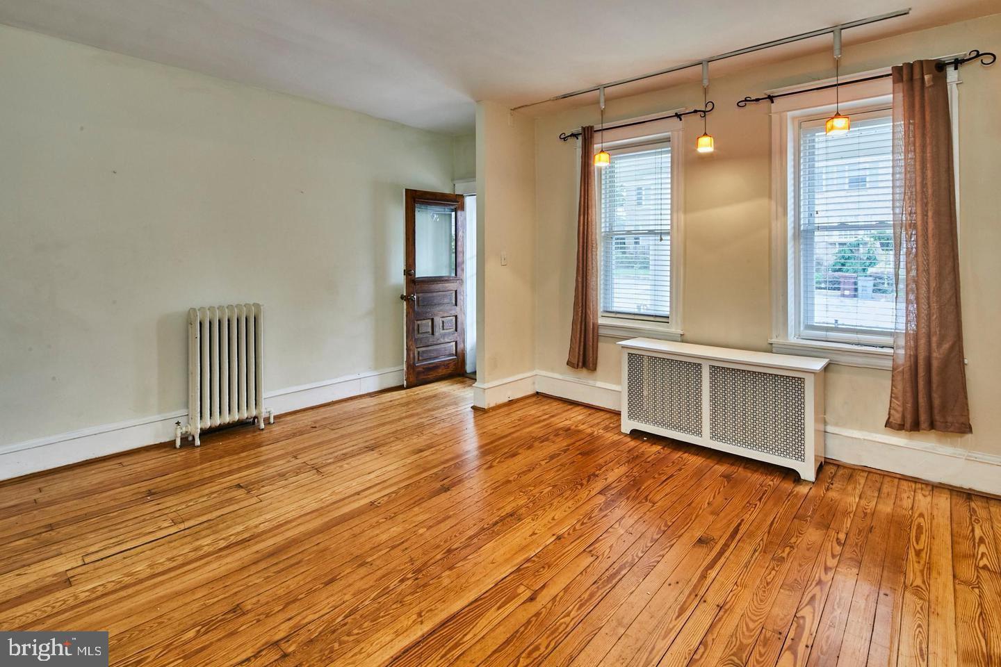 1607 W 9th St Property Photo 6