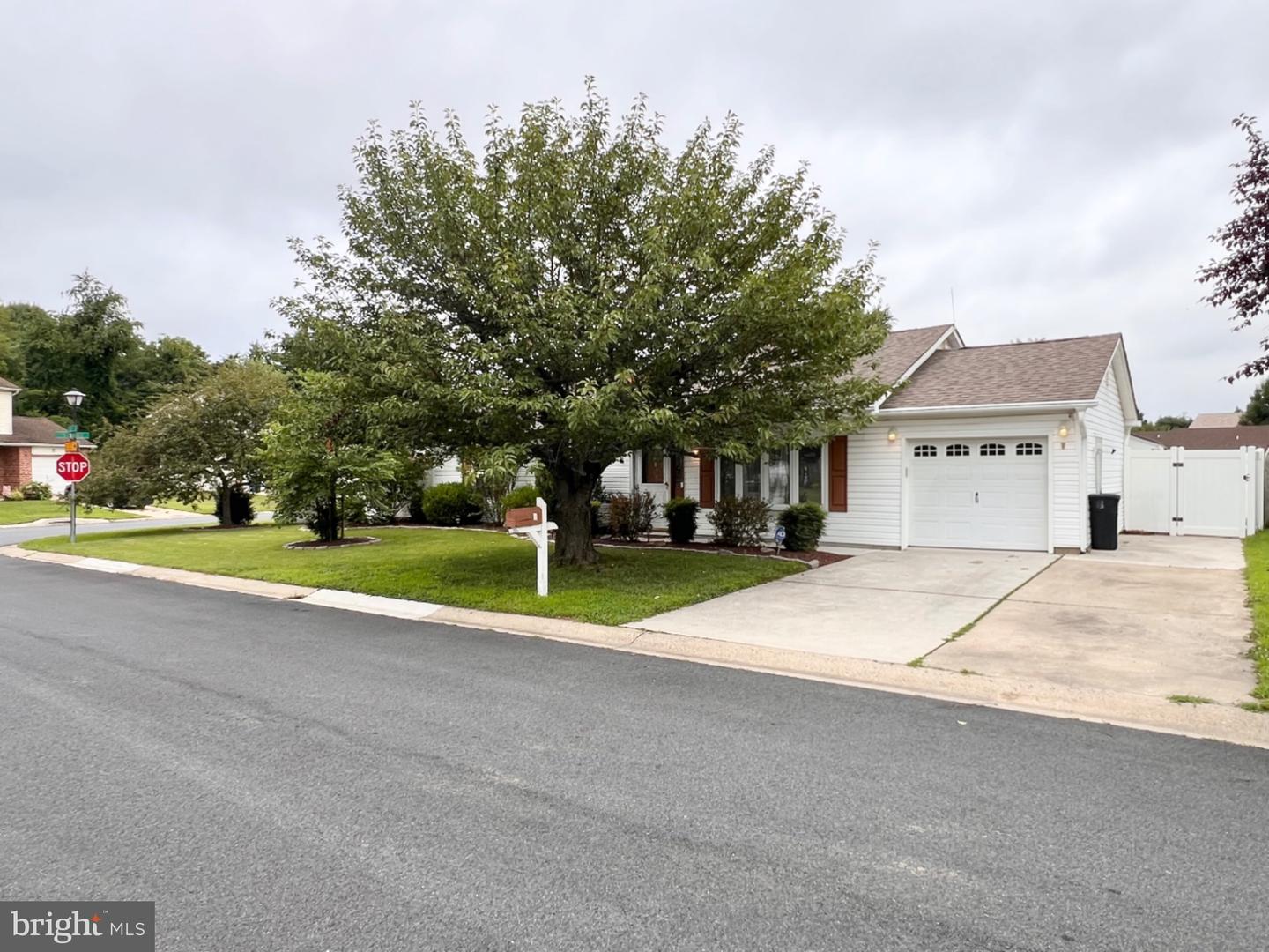 8 Rose Ter Property Photo 2