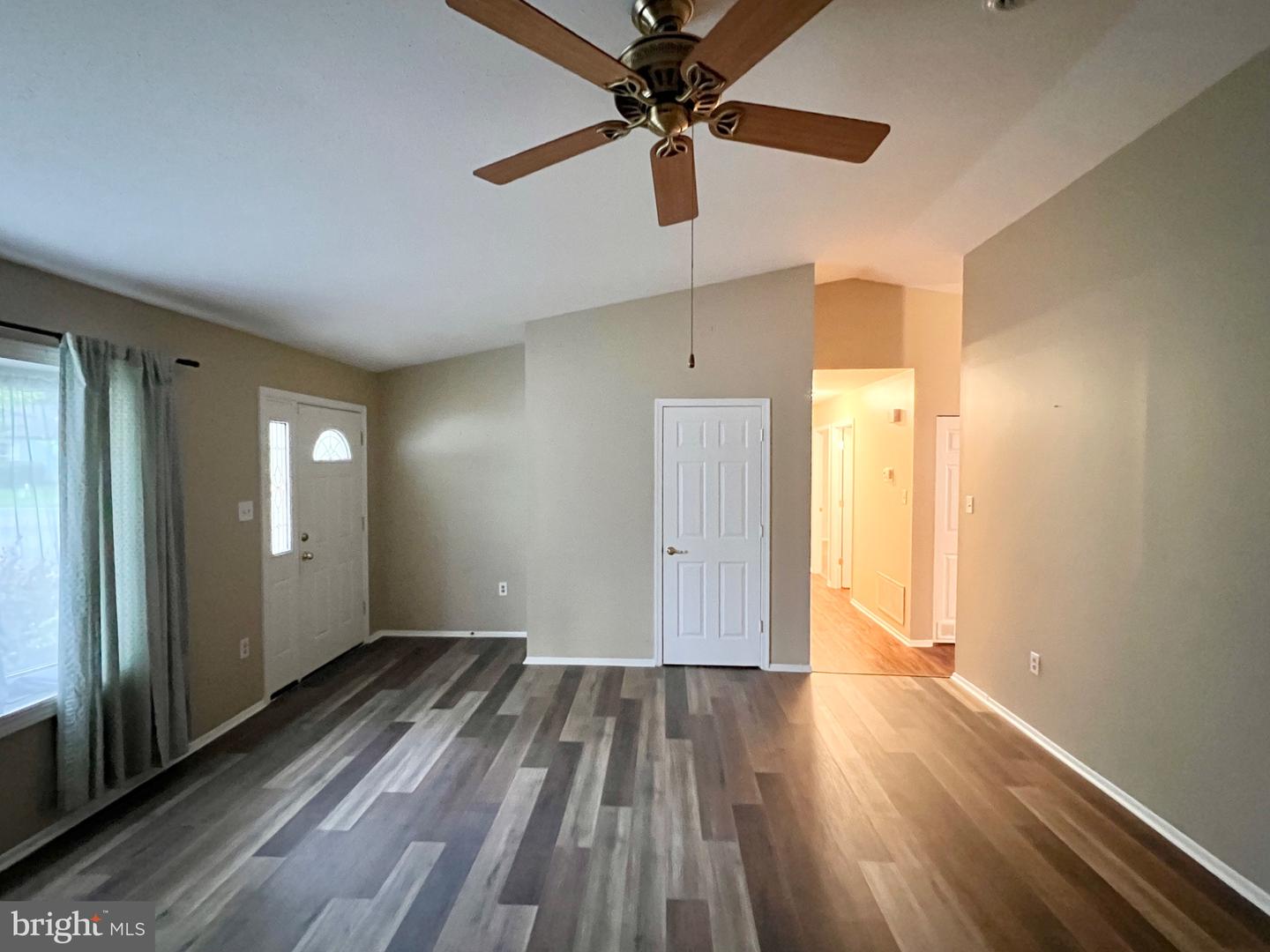 8 Rose Ter Property Photo 9
