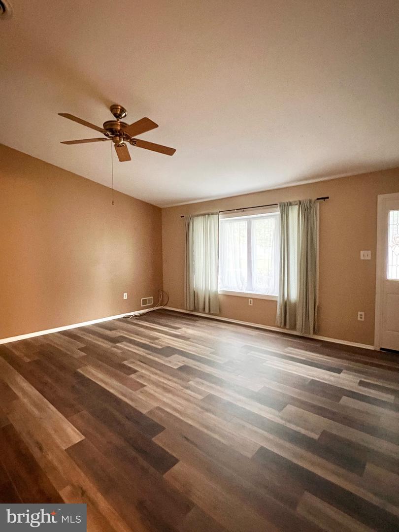8 Rose Ter Property Photo 11