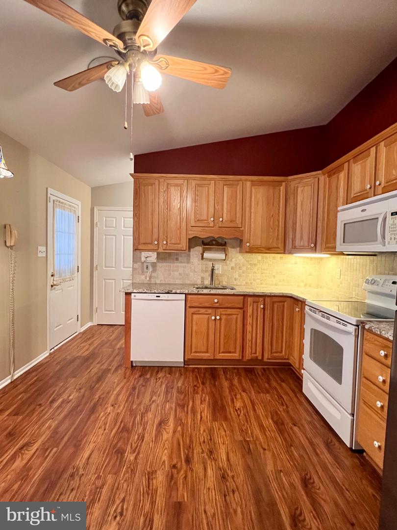 8 Rose Ter Property Photo 12