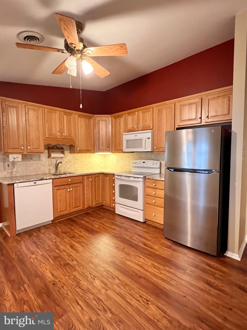 8 Rose Ter Property Photo 13