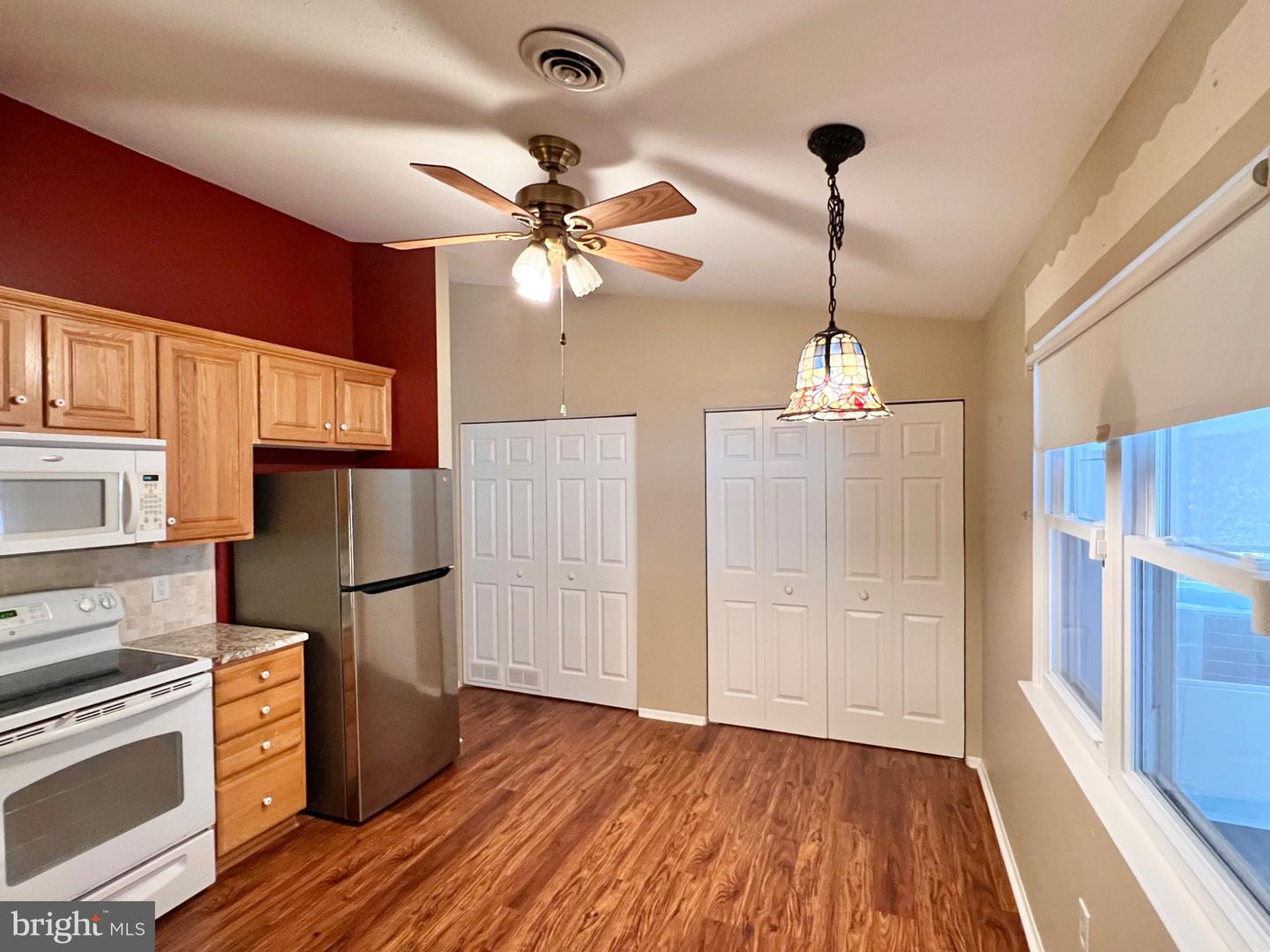 8 Rose Ter Property Photo 14