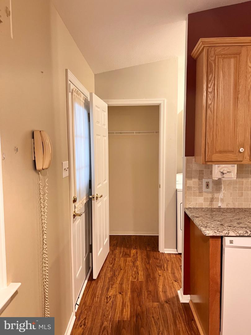8 Rose Ter Property Photo 17