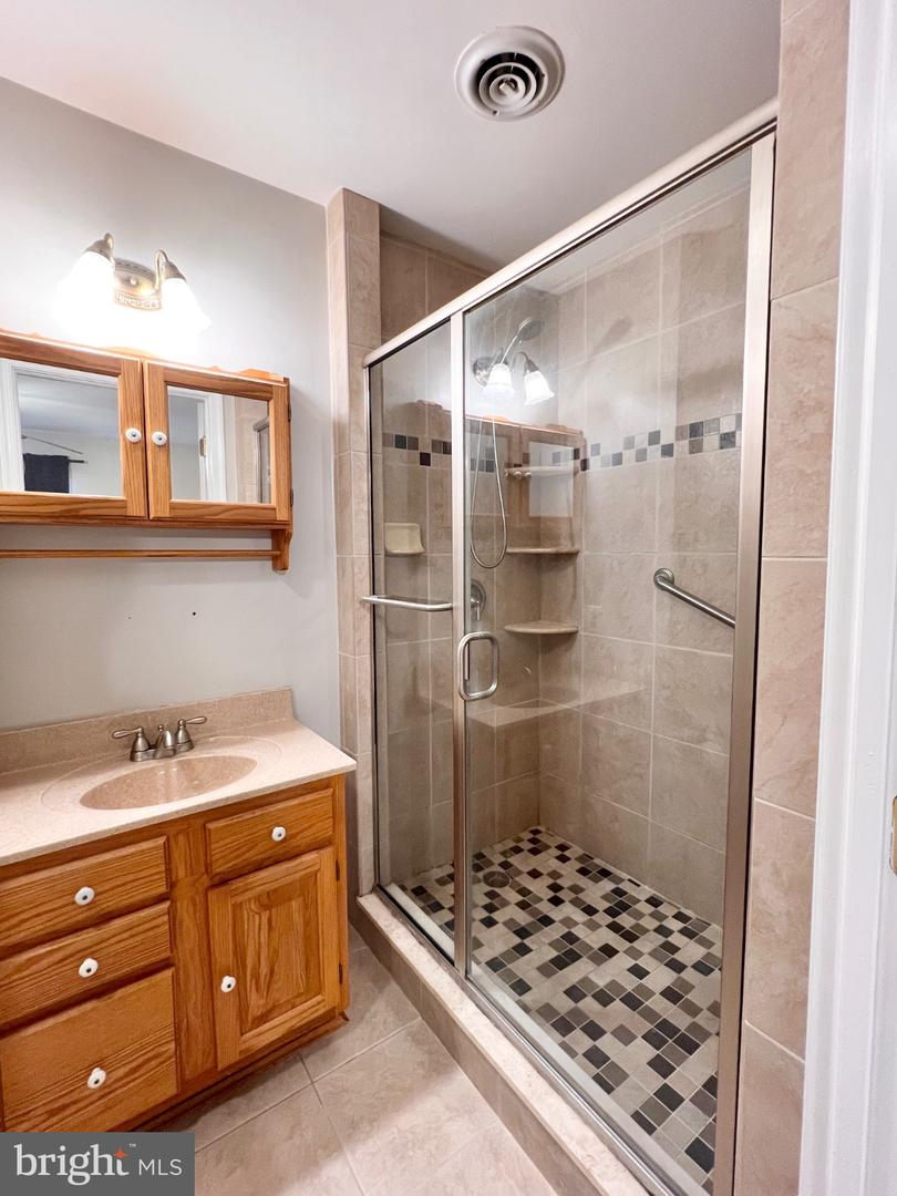 8 Rose Ter Property Photo 25