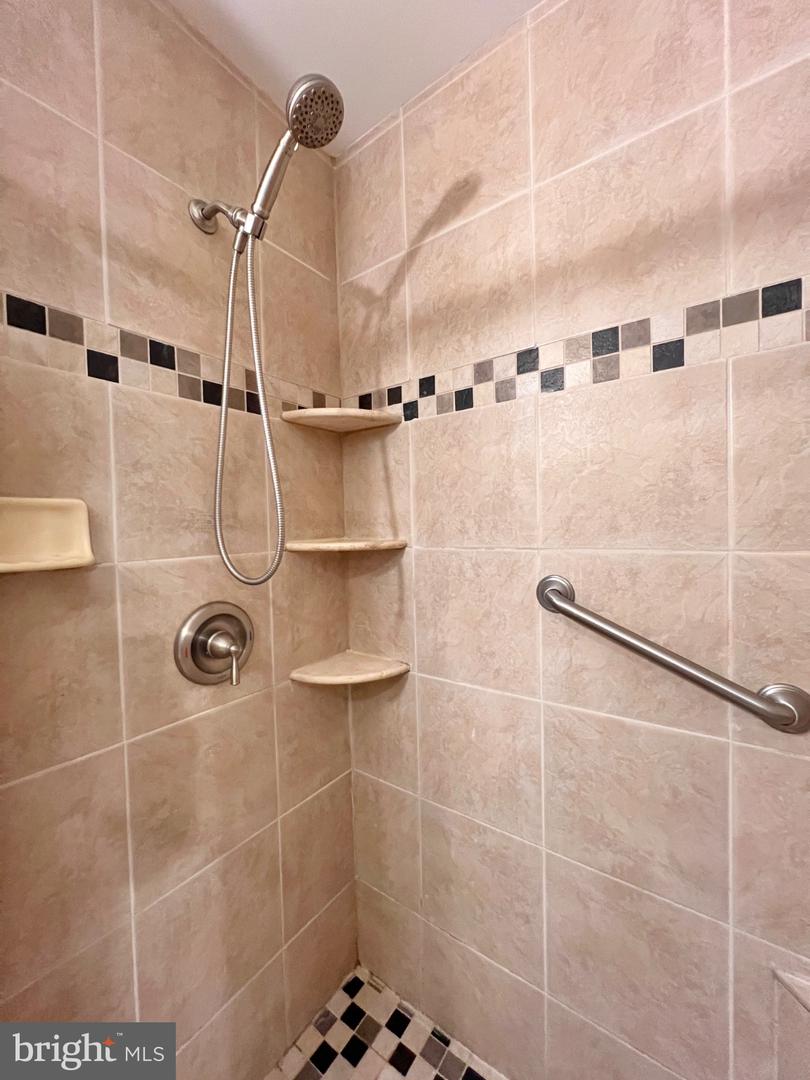 8 Rose Ter Property Photo 26