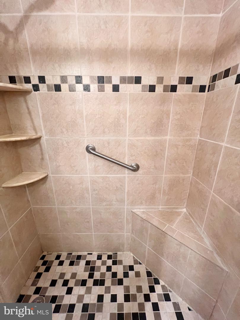 8 Rose Ter Property Photo 27