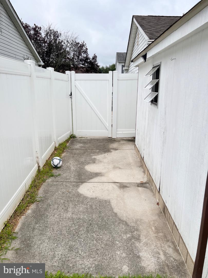 8 Rose Ter Property Photo 37