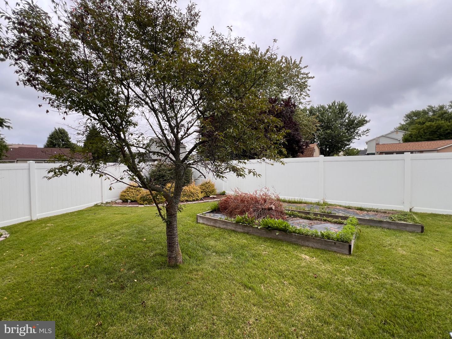 8 Rose Ter Property Photo 40
