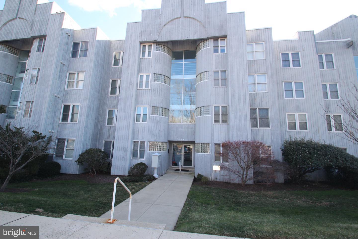 5209-unit 6 Le Parc Dr #38 Property Photo 1