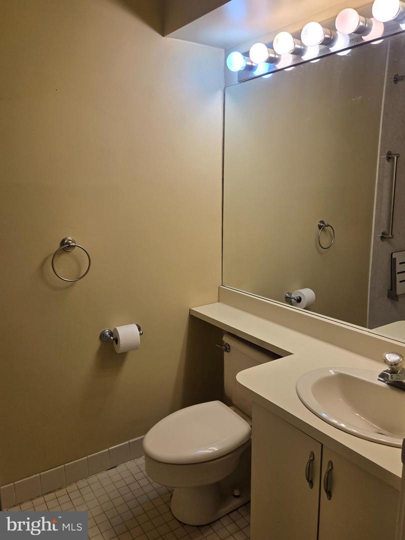 5209-unit 6 Le Parc Dr #38 Property Photo 3
