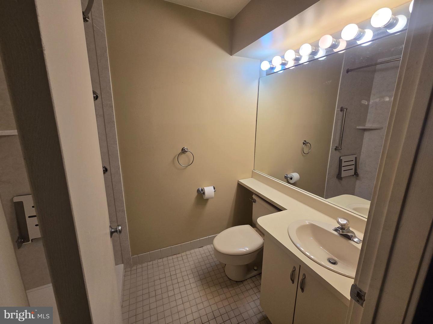 5209-unit 6 Le Parc Dr #38 Property Photo 5